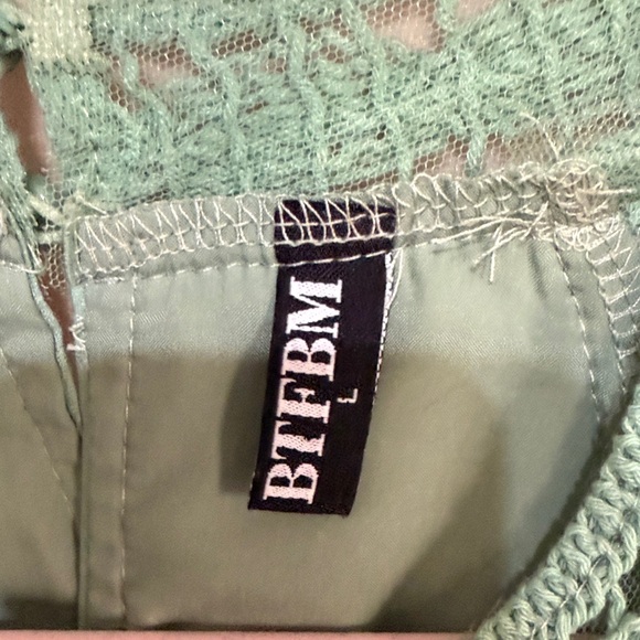 Green Sleeveless Crochet Dress - Picture 8 of 11